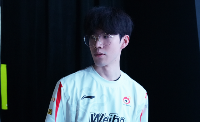 世体：弗里克将沿用上场欧冠阵容，埃里克-加西亚出任后腰